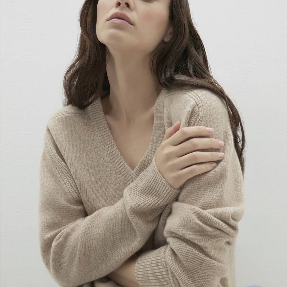 Elegant Beige V-Neck Cashmere Sweater